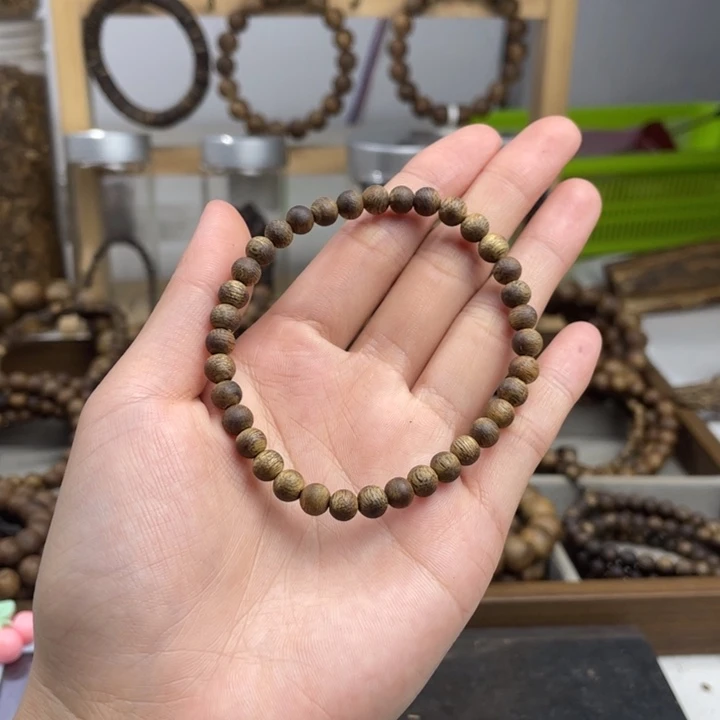 沉香奇楠圆珠0.5mm单圈  发一条