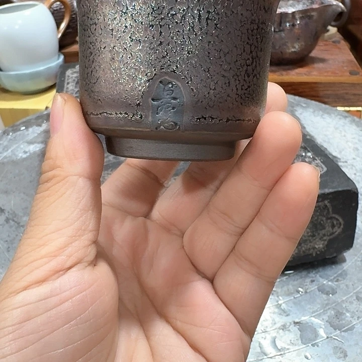 主人一个，瓷。。品茗之