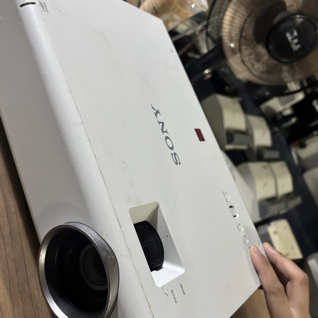 二手 Sony 红标1280.800投影仪 运费自理