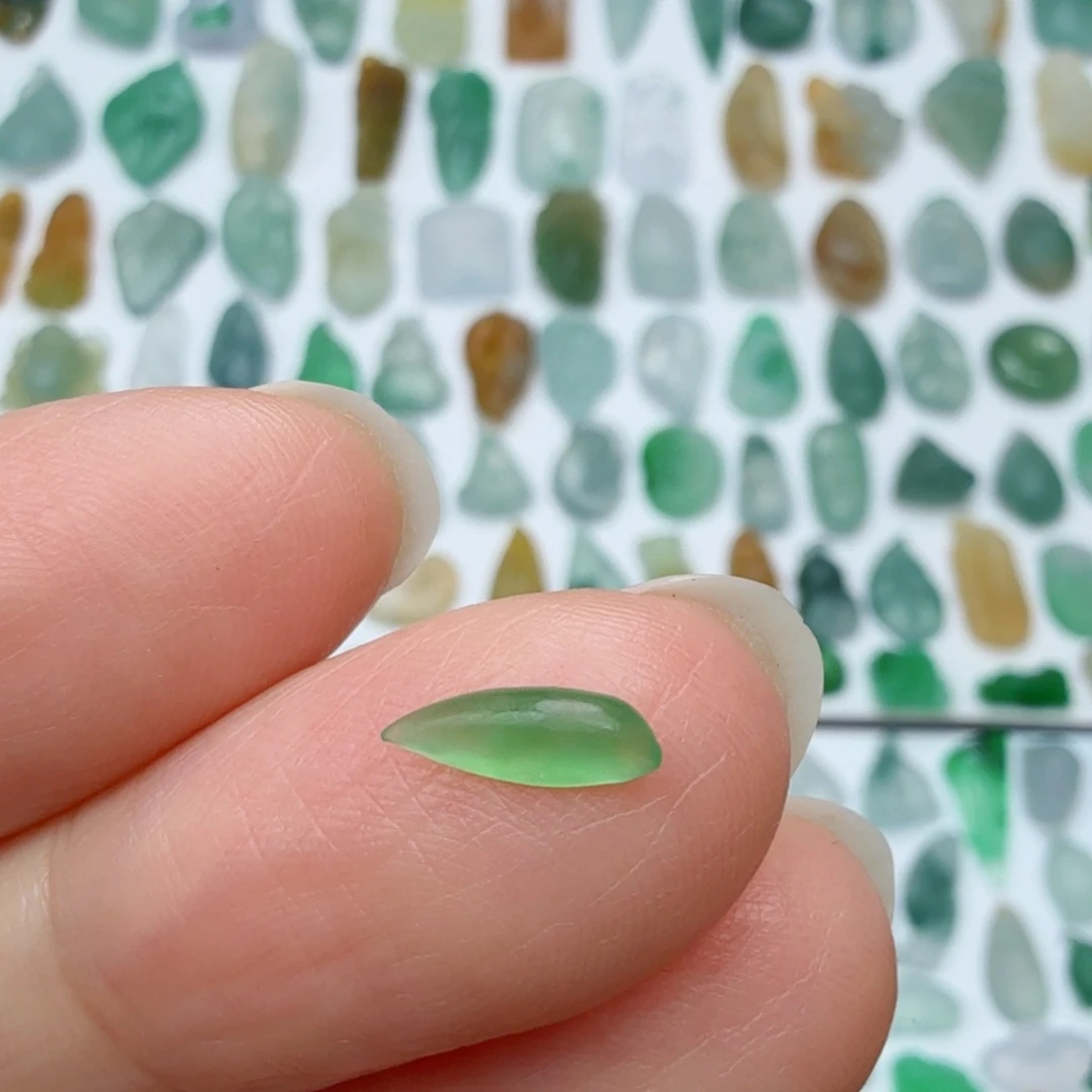 定制翡翠未镶嵌小随形