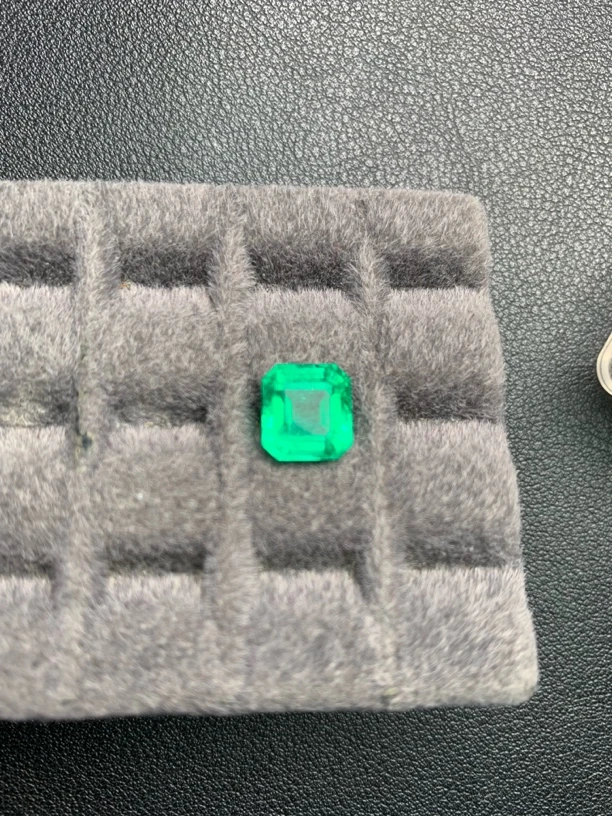 天然哥伦比亚木佐祖母绿VB评级吉尔德国际证书方形3.51定制绿宝石