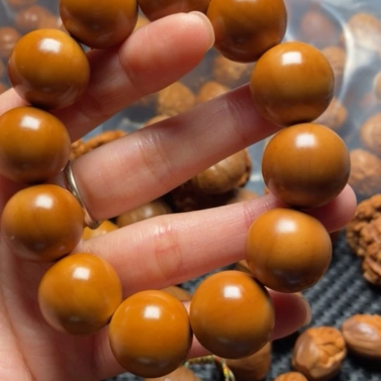 橄榄核吊坠1.9左右光珠