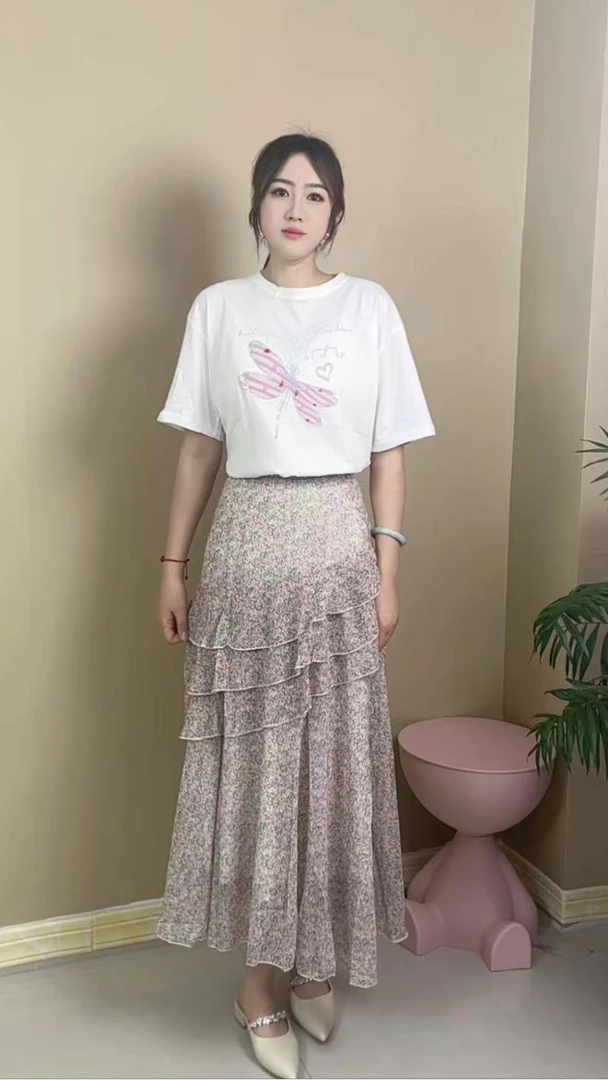 法式高级感碎花半身裙女夏季新款显瘦遮肉洋气不规则木耳边裙子