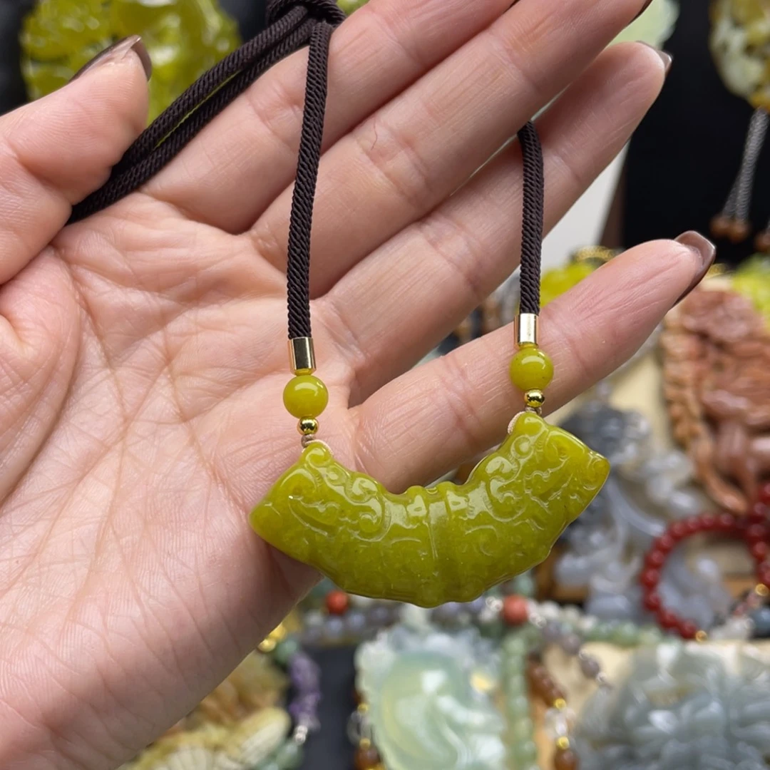 未镶嵌蛇纹石玉颈饰