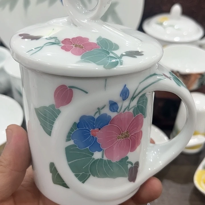 釉下五彩的瓷器和，