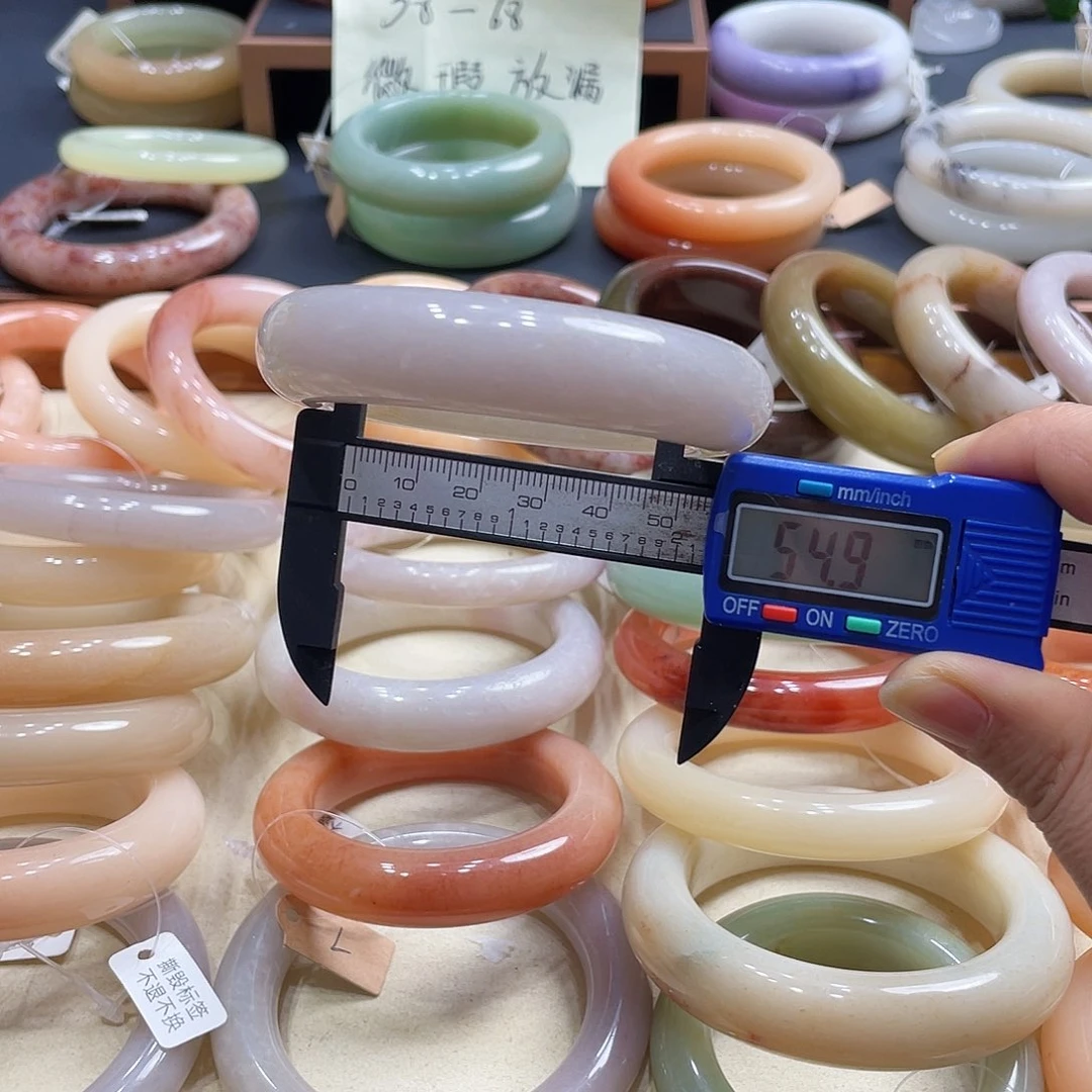 未镶嵌手镯石英岩玉