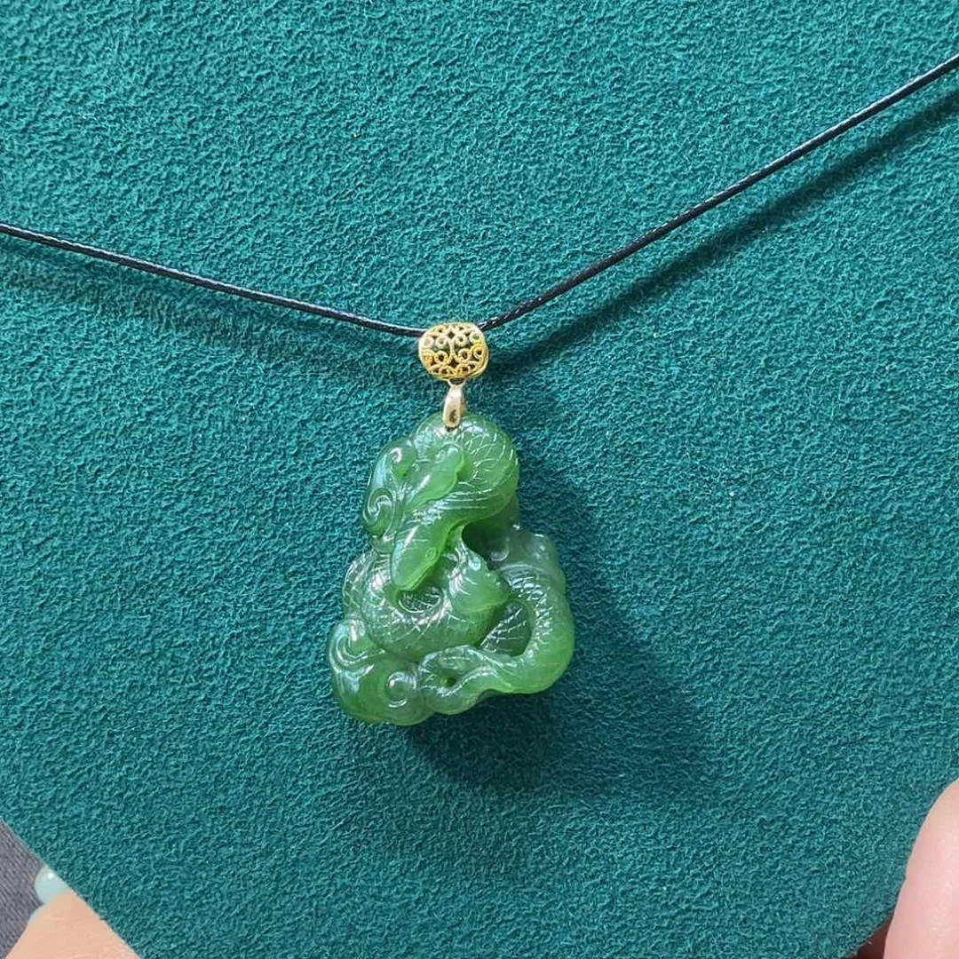 和田玉18K金镶嵌颈饰