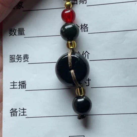 杨***生和田玉未镶嵌颈饰