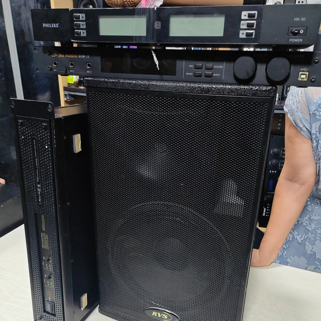 不包邮，功放一台，音箱一对，效果器一条，话筒