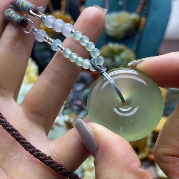 蛇纹石玉未镶嵌颈饰