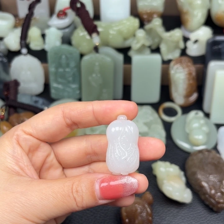 颈饰未镶嵌和田玉