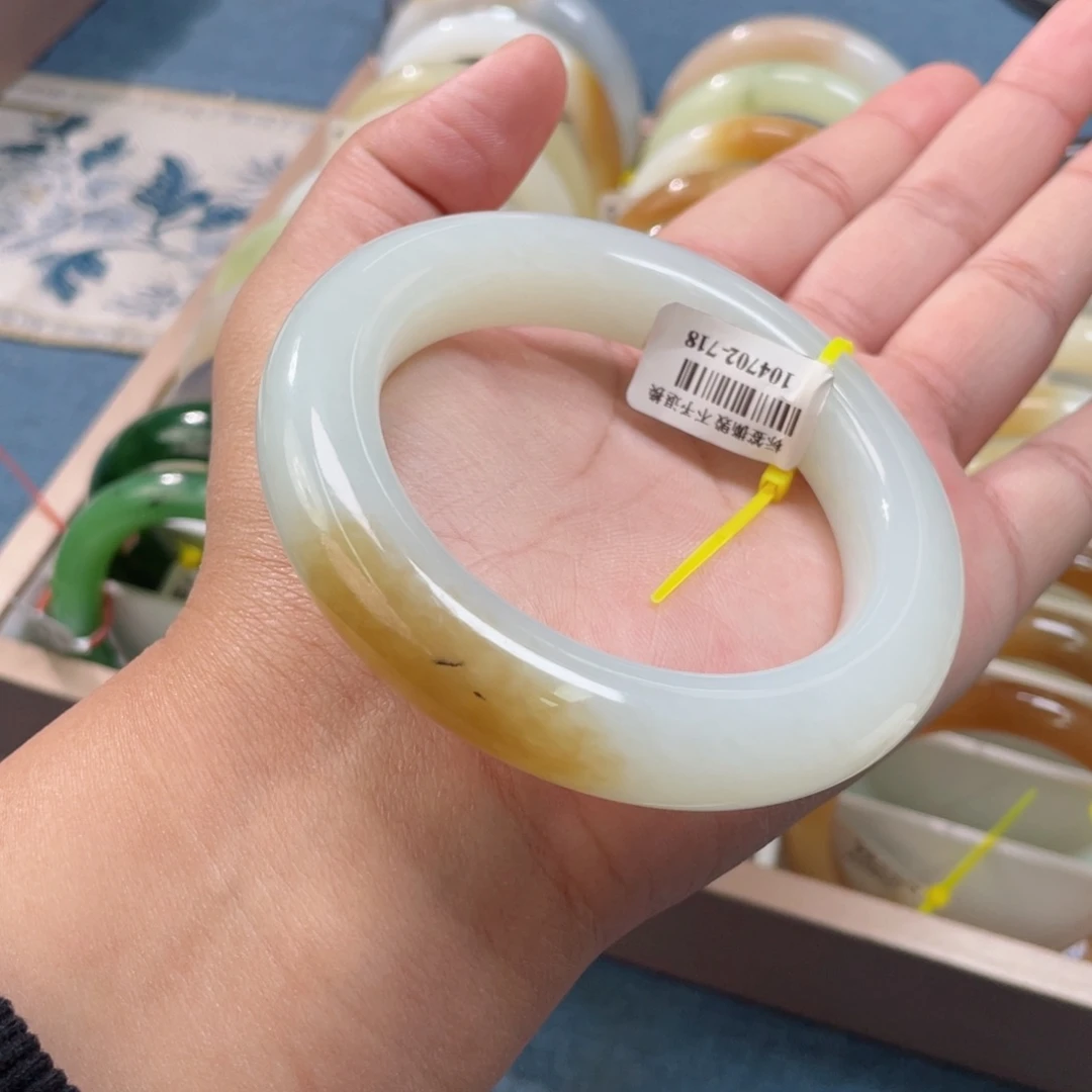 【闪购商品】和田玉手镯未镶嵌60