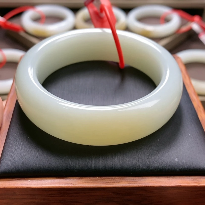 【闪购商品】和田玉手镯未镶嵌