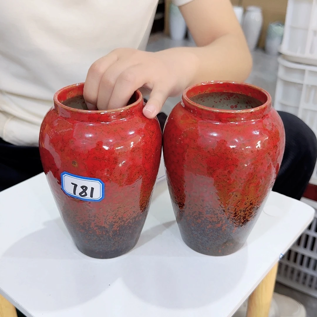 781号一对小花瓶高16厘米微瑕