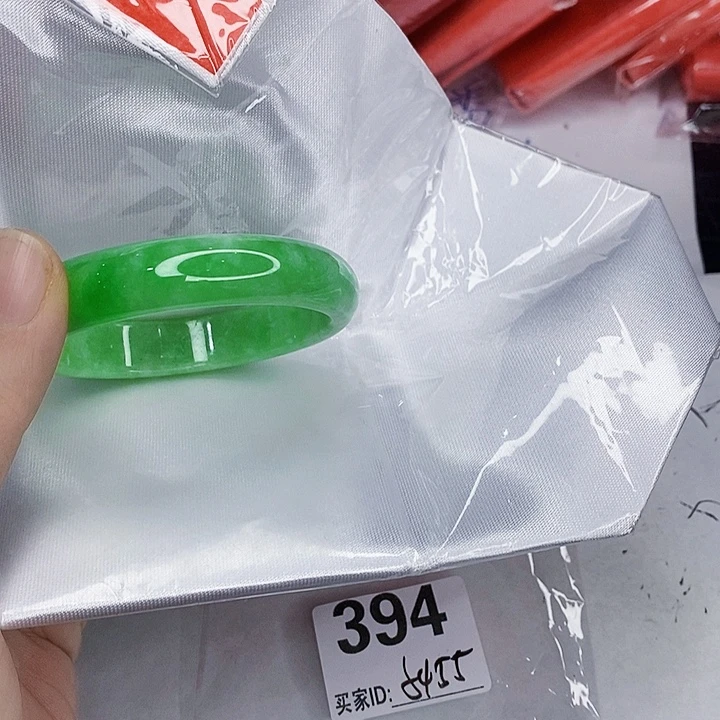 翡翠未镶嵌手镯一图一物实物为准（微瑕处理）