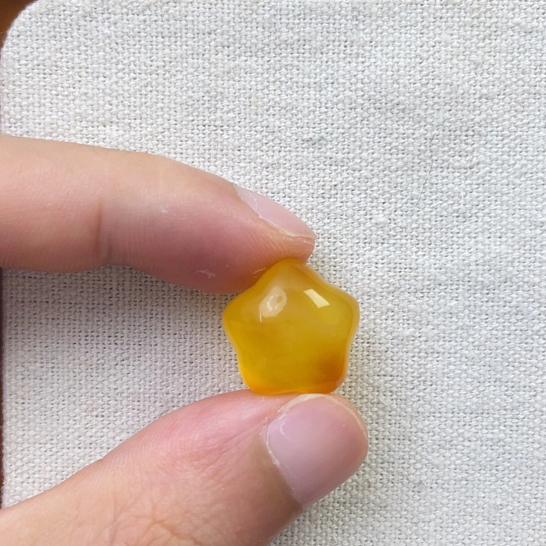 裸石琥珀未镶嵌星星