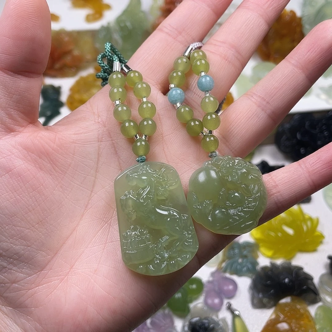 蛇纹石玉未镶嵌颈饰