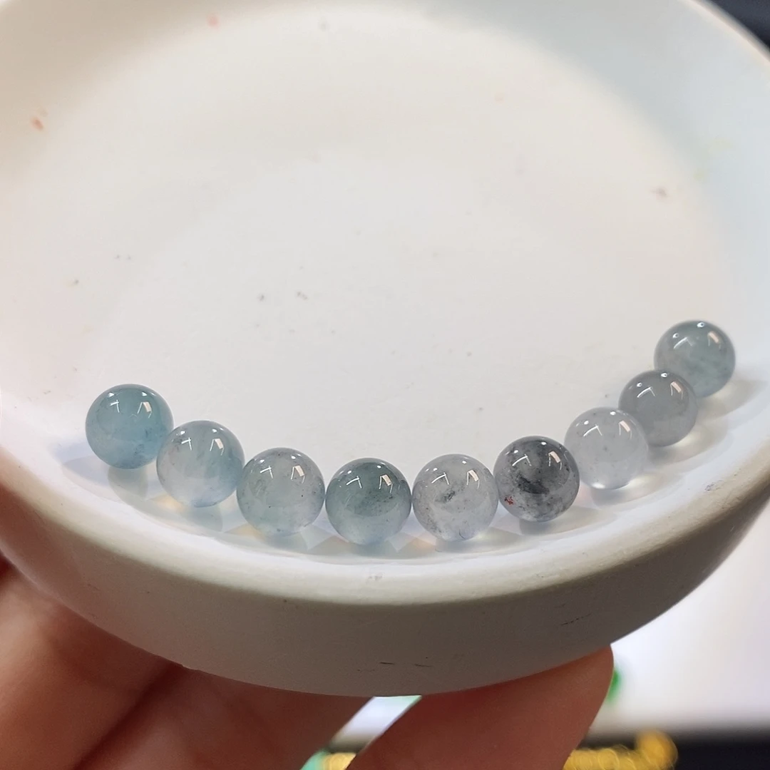 翡翠挂件未镶嵌一组珠珠