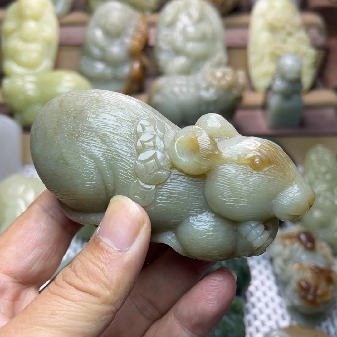 和田玉未镶嵌把件