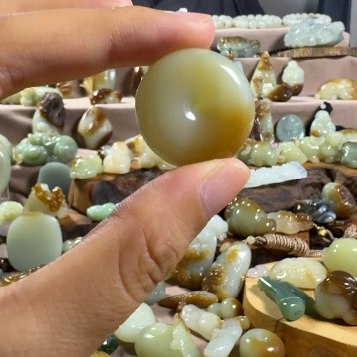 和田玉（糖玉）未镶嵌颈饰