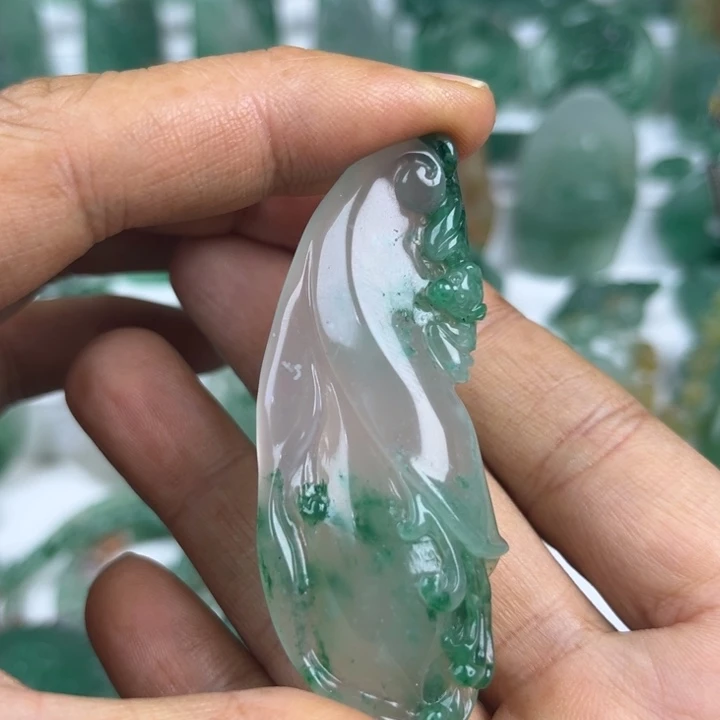 石英质玉未镶嵌颈饰