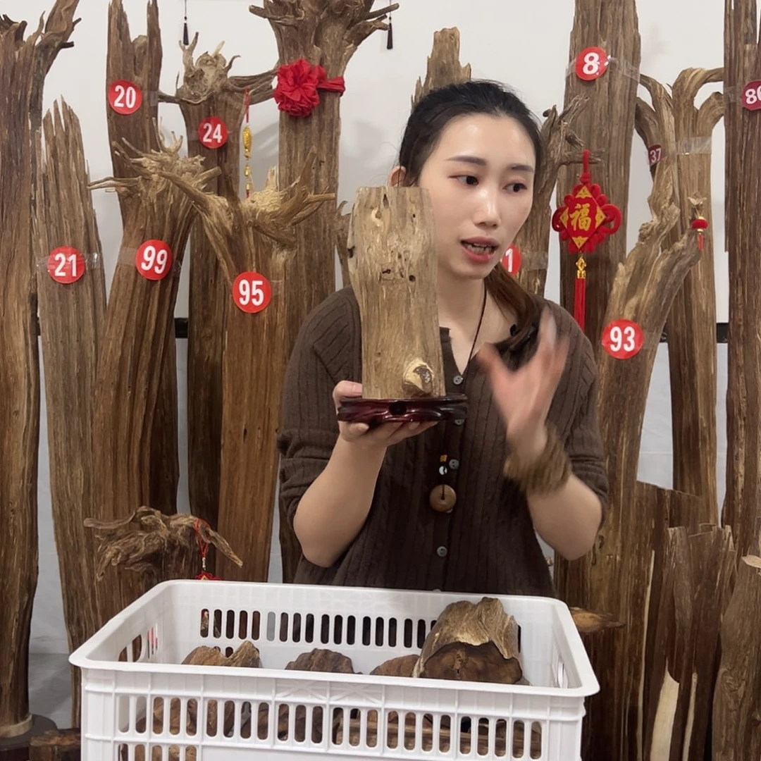 沉香碎屑沉香原材料