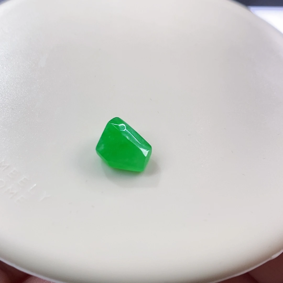 颈饰未镶嵌翡翠绿随形