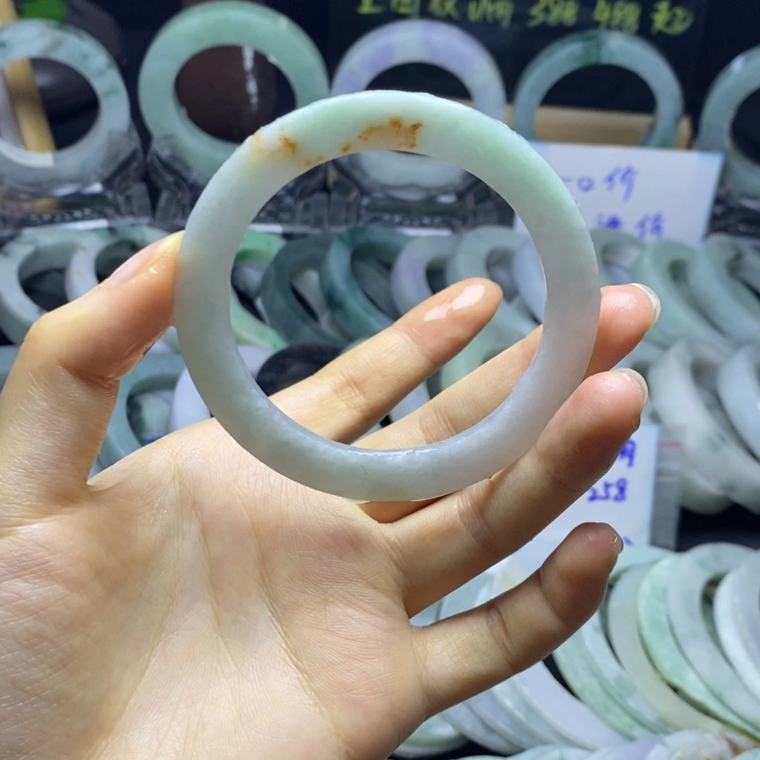 定制翡翠未镶嵌手镯