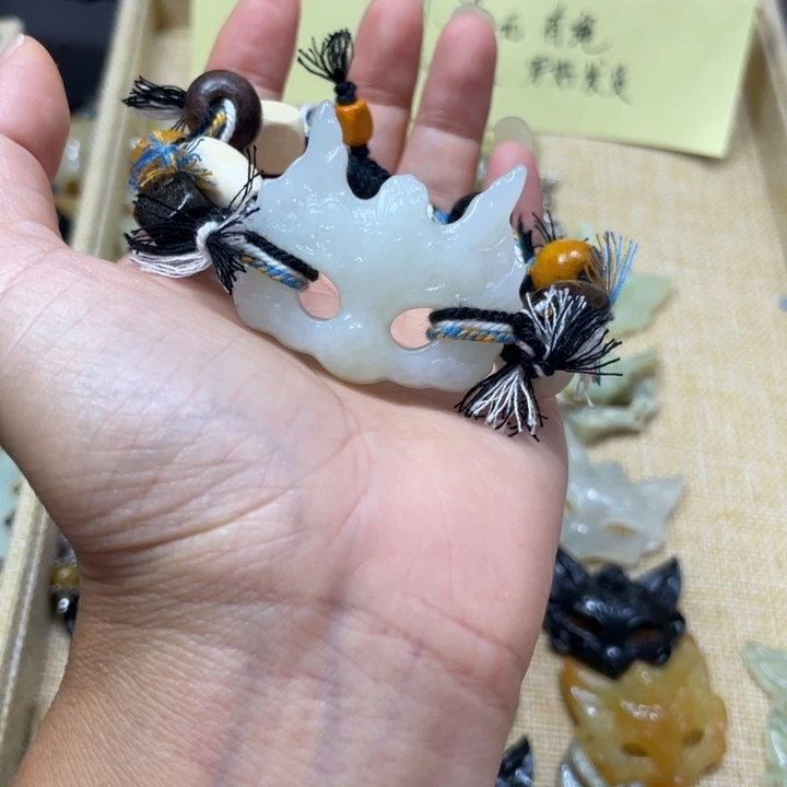 合金蛇纹石玉颈饰