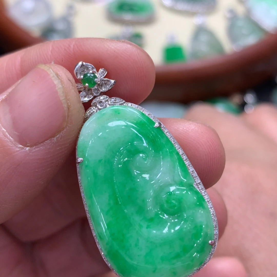 【闪购商品】翡翠颈饰18K金镶嵌如意