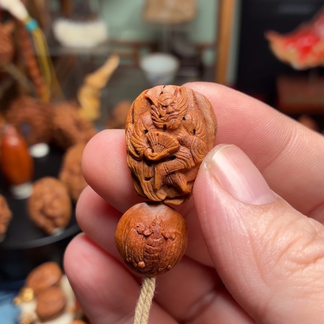 桃核雕刻钟馗纳福三通