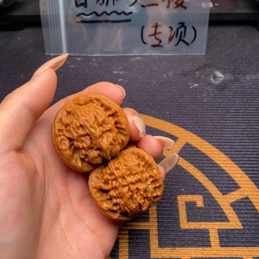 N***g吊坠文玩核桃白狮子