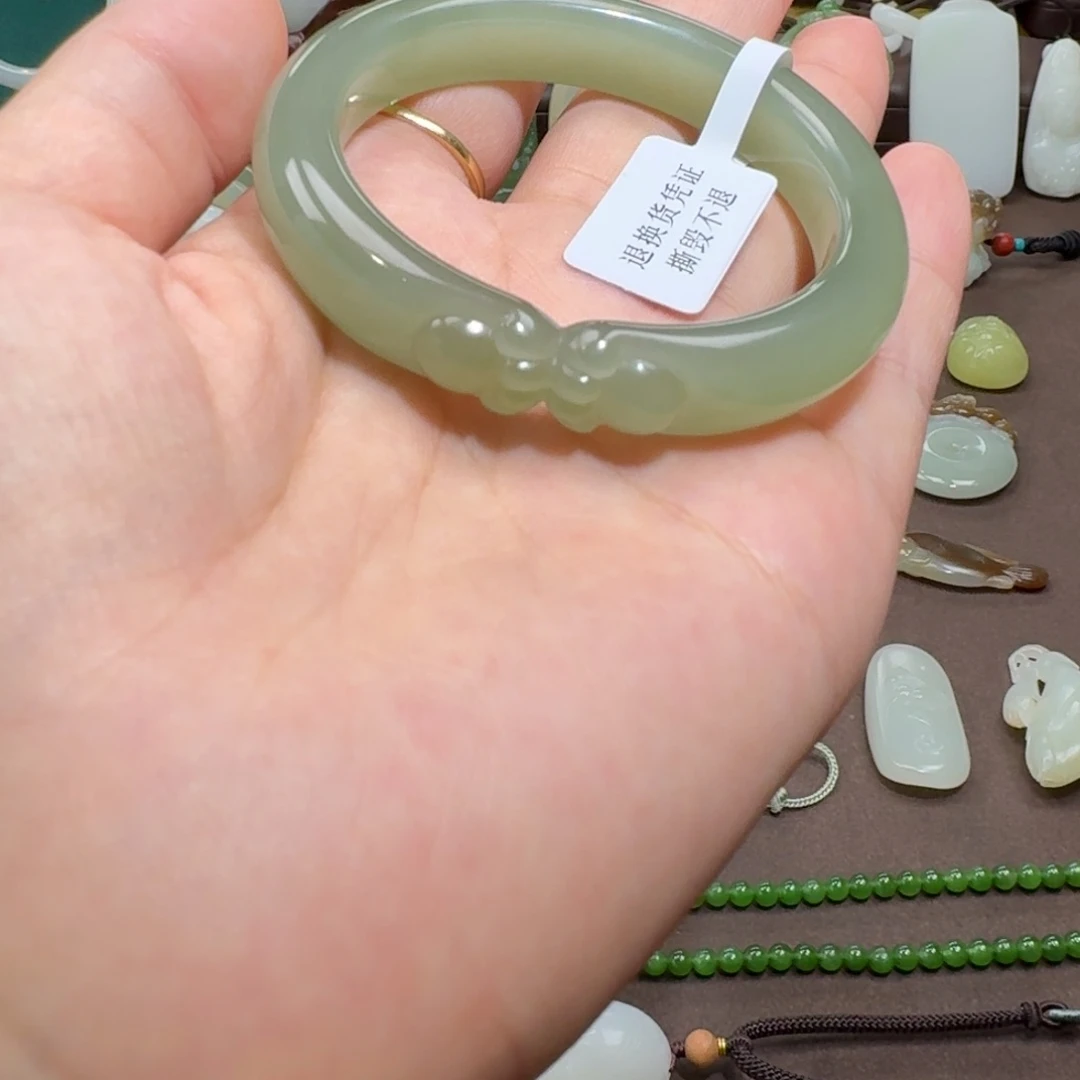 和田玉手镯未镶嵌