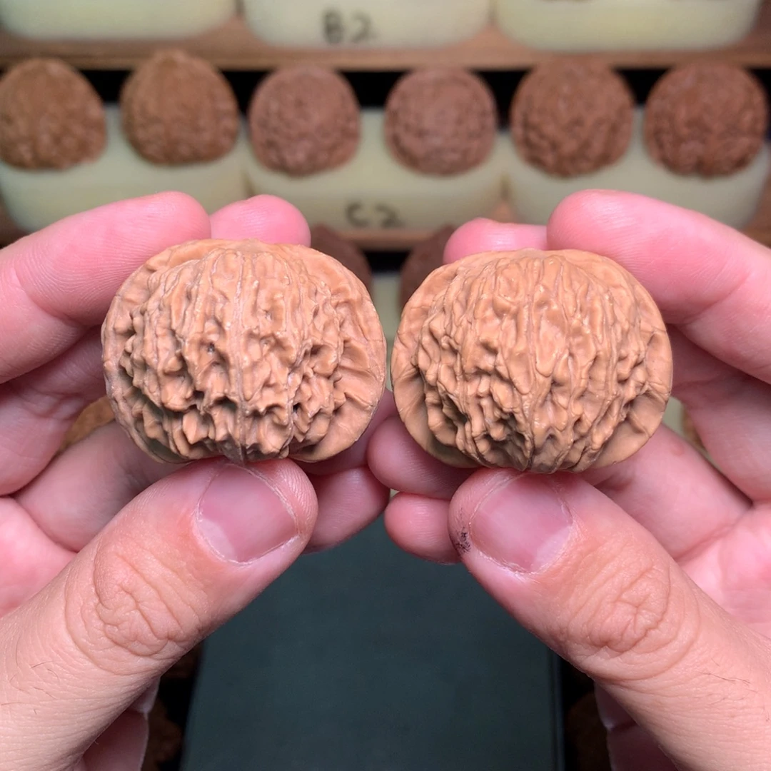 沪***上文玩核桃吊坠40野生黄杆全品