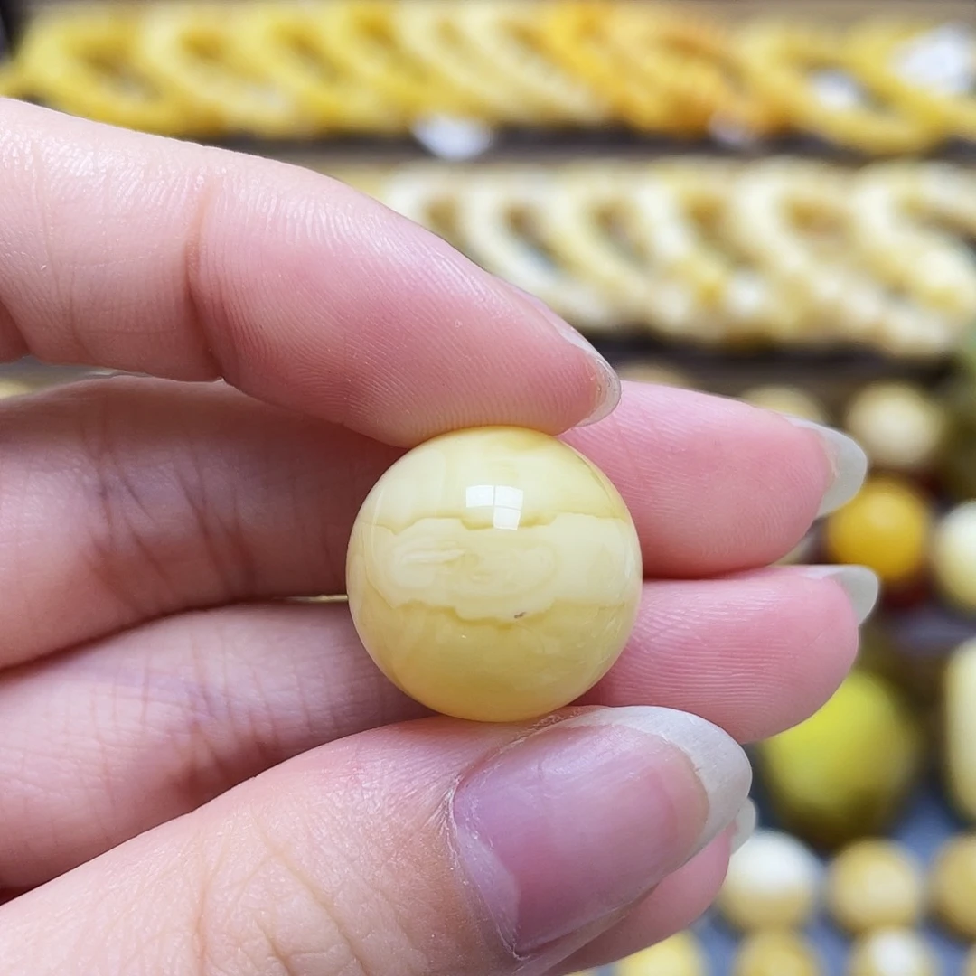 未镶嵌琥珀裸石17mm圆珠瑕疵