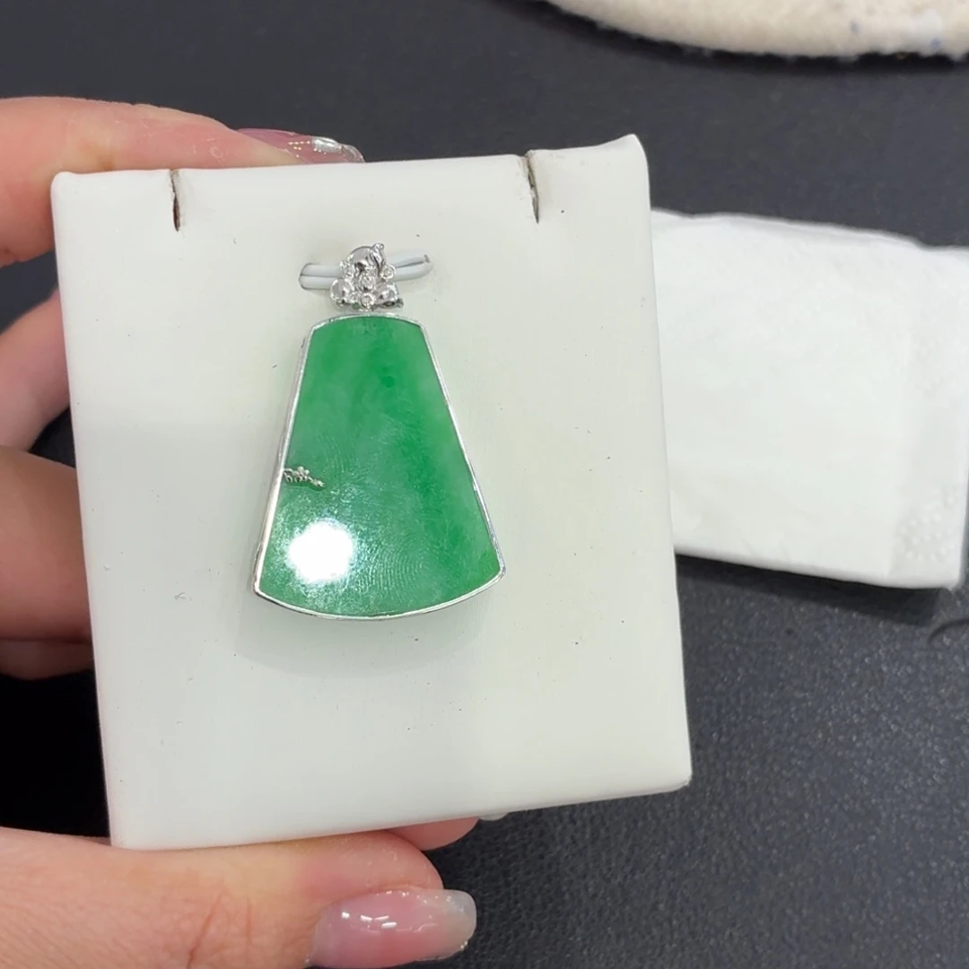 翡翠18K金镶嵌颈饰精品无事牌吊坠
