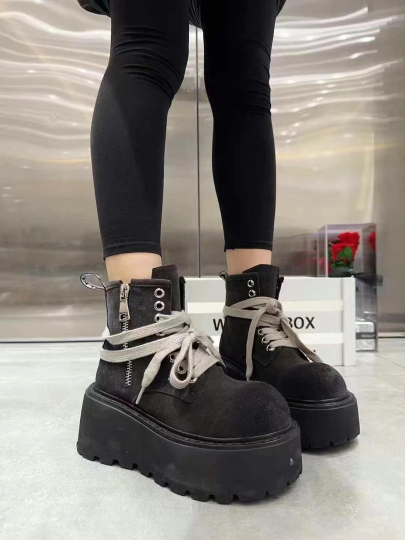 王琳家咖色百搭中靴