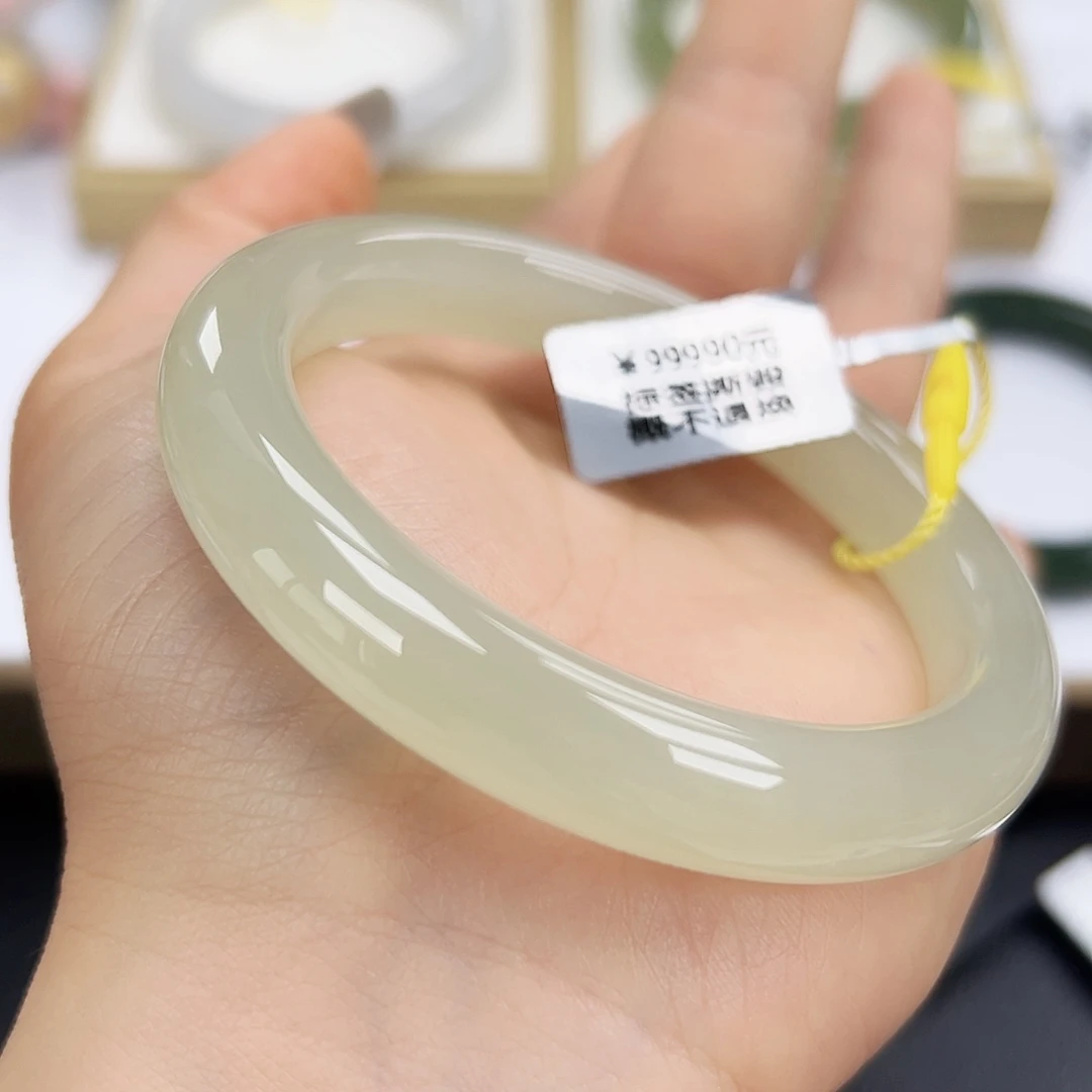 和田玉未镶嵌手镯