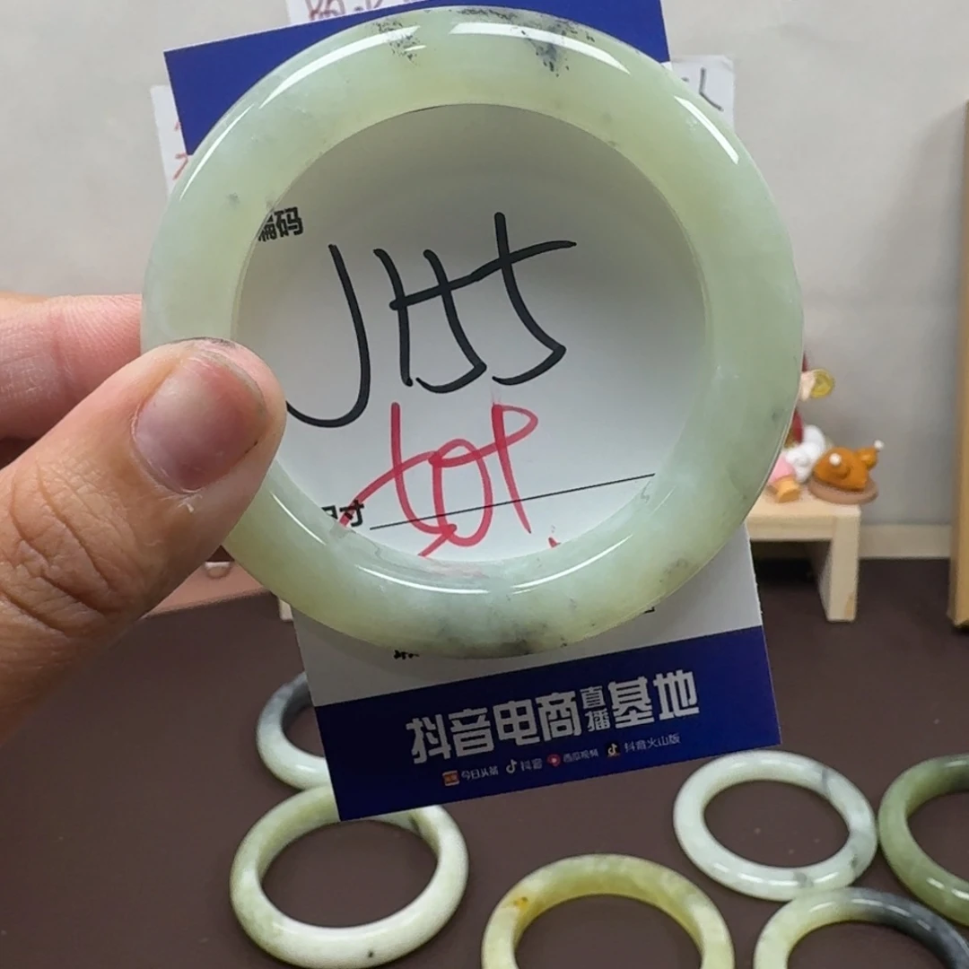 蛇纹石玉未镶嵌手镯155