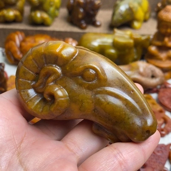 蛇纹石玉未镶嵌颈饰131