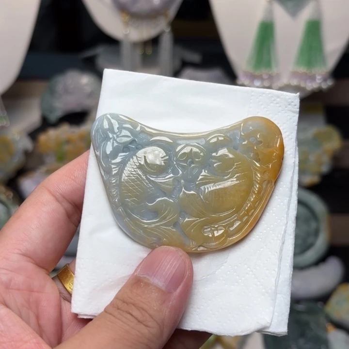 美***姐颈饰未镶嵌翡翠吊坠