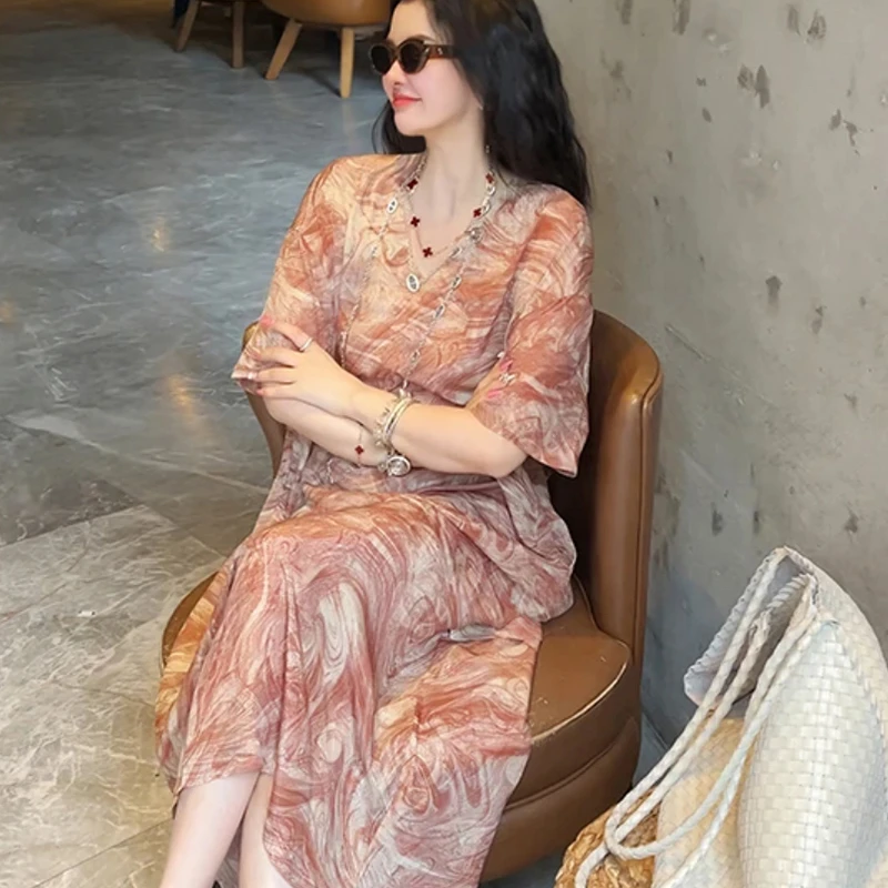 高级感气质V领印花法式连衣裙女夏季新款大码宽松显瘦度假风裙子