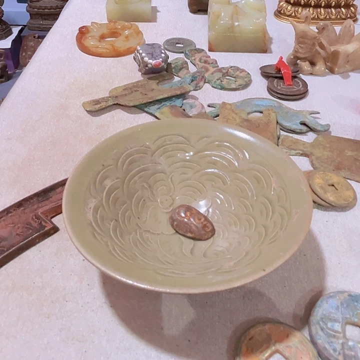 碟一下把手机摔到车