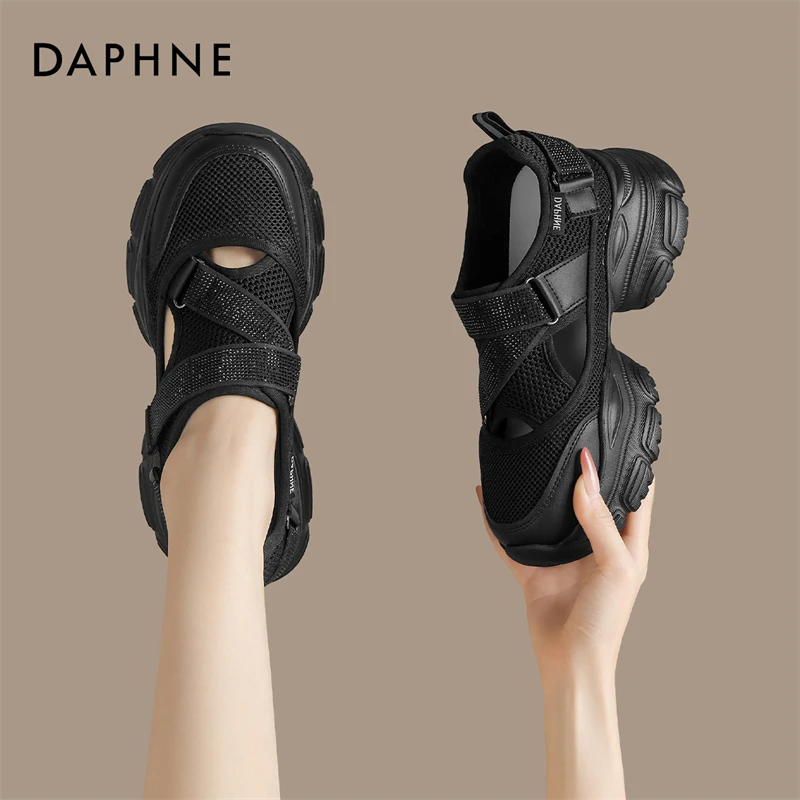 达芙妮薄款包头凉鞋女款2025新款夏季网面透气运动凉鞋休闲小白鞋