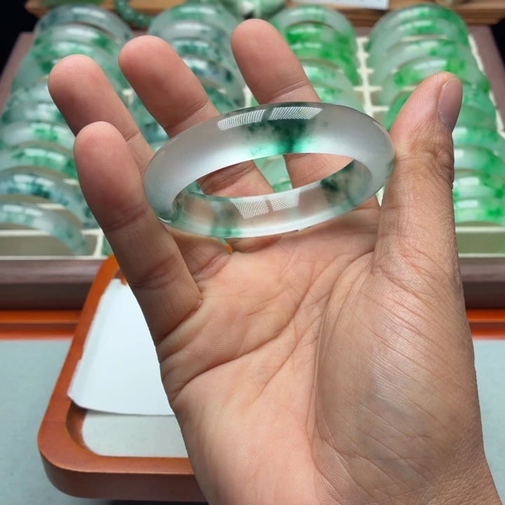 辞***ღ石英质玉未镶嵌手镯