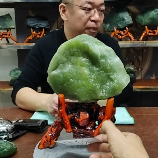 一***。蛇纹石玉未镶嵌原石