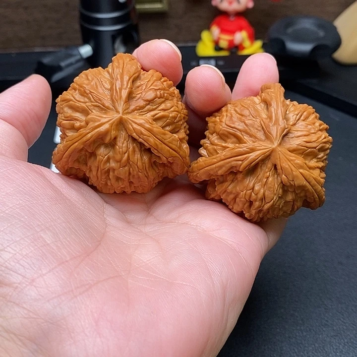 无***士文玩核桃把件白奔