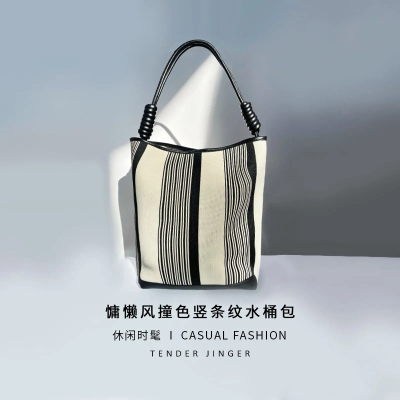 Tender Jinger简韵·条纹慵懒风撞色水桶包BB46191