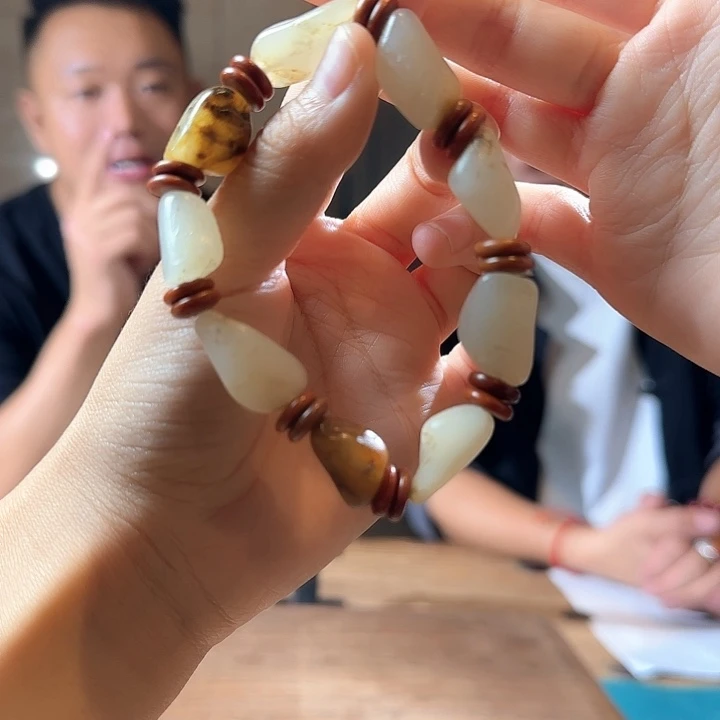 和田玉未镶嵌手串