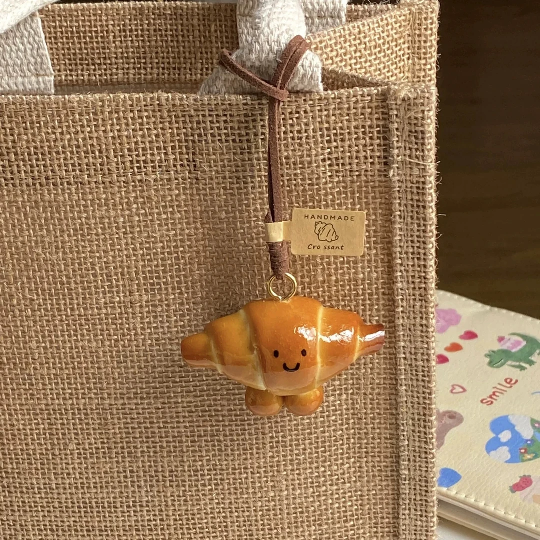 非金属树脂吊坠 碱水面包挂件可爱百搭包挂件钥匙扣车内挂饰创意